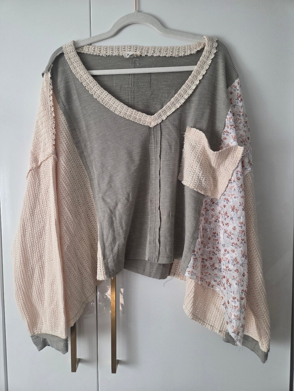 POL V Neck Floral Patch Ribbed Top